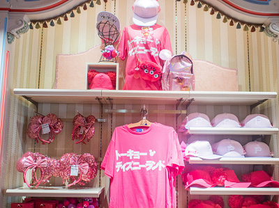 洋服 ディズニーランドのタウンセンターファッションを攻略 カチューシャ Tシャツ パーカーも