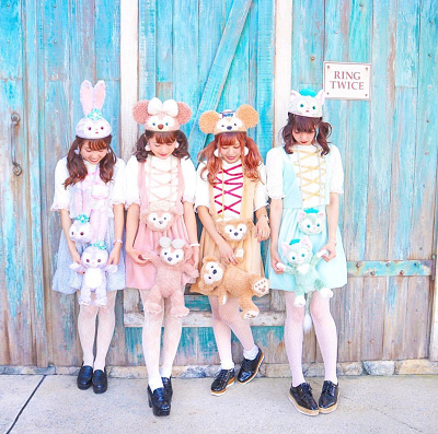 ディズニー イヤーハットコーデ選 おしゃれな帽子でかわいくコーディネート アレンジ方法も