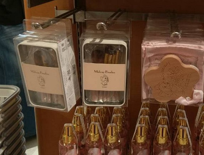 かわいい ディズニーのコスメグッズ メイク道具まとめ ランド シーの限定アイテム