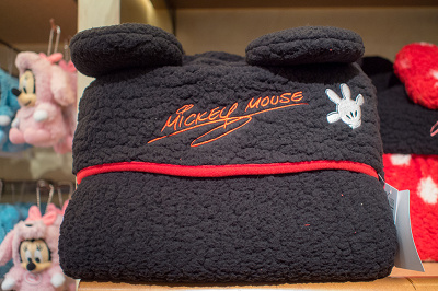 22 ディズニーのブランケット14選 ダッフィーやフード付きがランドとシーで発売中