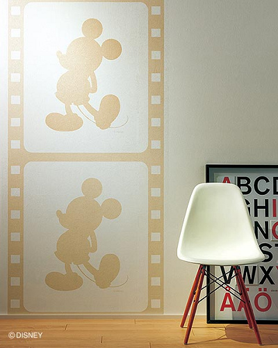 ディズニー柄のクロス 壁紙で家の中をおしゃれに 手軽に貼り付けられるものやふすま紙までラインナップ
