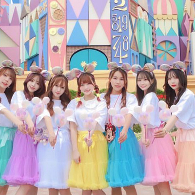 40周年カラフルスカートコーデ