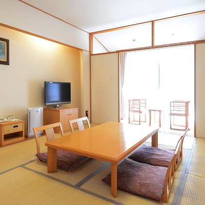 明るく落ち着いた雰囲気の和室