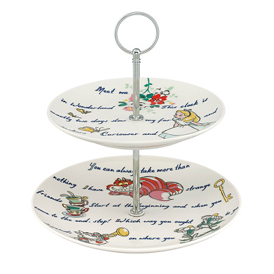 アリスの世界観を表現したケーキスタンド