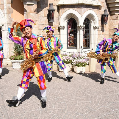 カラフルでユニークなサックスカルテット