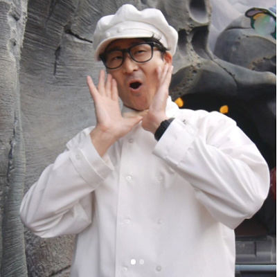 効果音を駆使した即効のコントでゲストを笑わせてくれるファンカスト