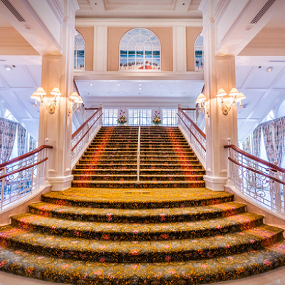 ウエディングドレスでの撮影に人気の階段