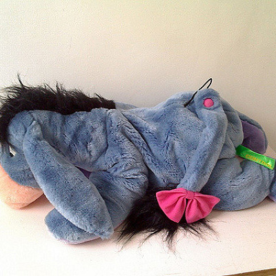 市販のぬいぐるみもなんだか取れそうなしっぽ…