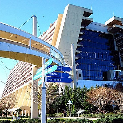 ホテルに線路がつながっています