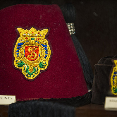 S.E.A.メンバーの証であるトルコ帽