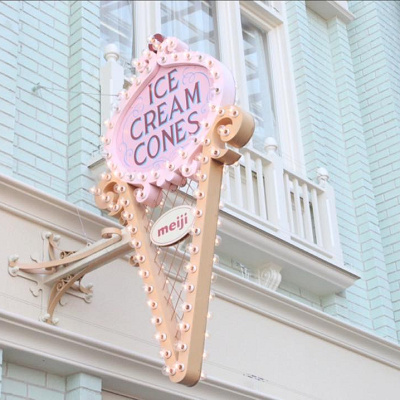 女子たちに人気のアイスクリームコーン前もおすすめ