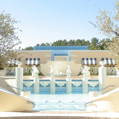 アンバサダーホテルのパームガーデンプール