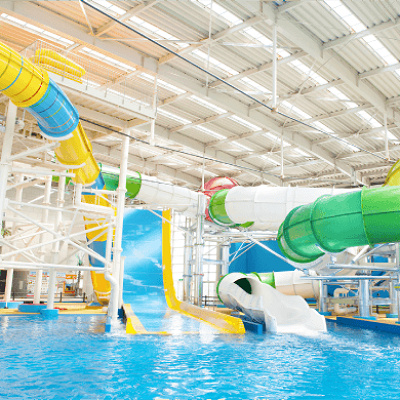 スライダーや流水プールなどのあるアミューズメントプール