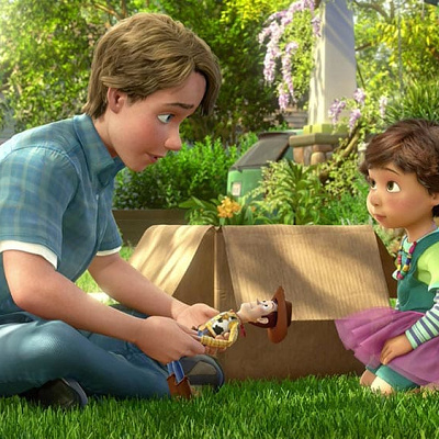 ウッディたちを手放すアンディ