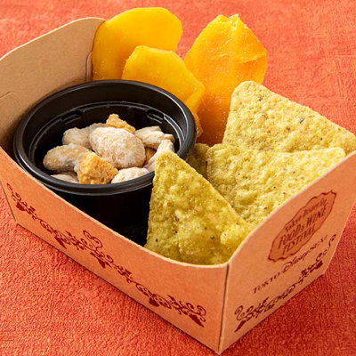 アソーテッドスナック（カシューナッツ＆チーズクルトン、ドライマンゴー、コーンチップス）