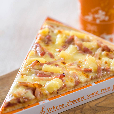 ベーコンとパイナップルのピザ