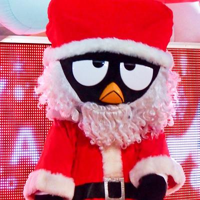 サンタコスチュームのばつ丸