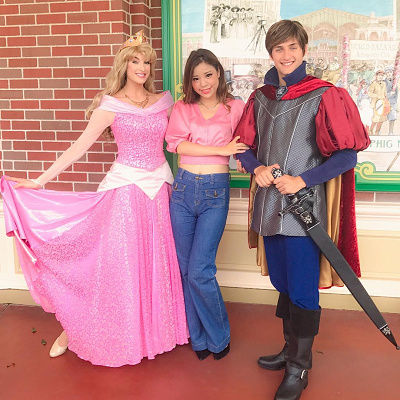 バルーン袖ブラウス×ベルボトムデニムのコーデ