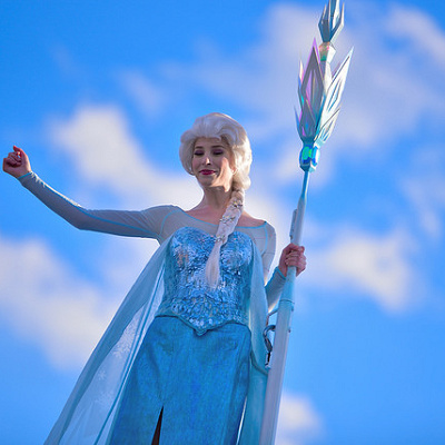 美しい氷の女王エルサ