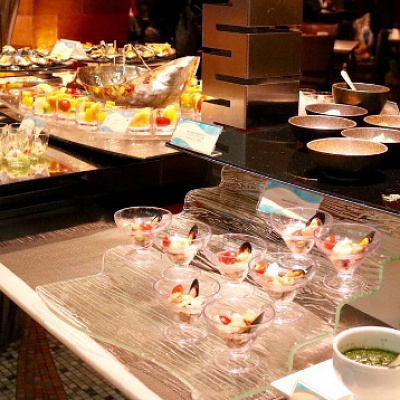 美しいメニューが並ぶ