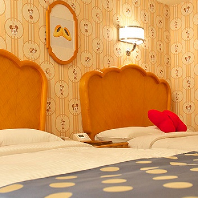 ベッド・リビングルーム