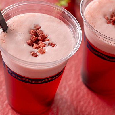 ビアカクテル（ストロベリーシロップ）