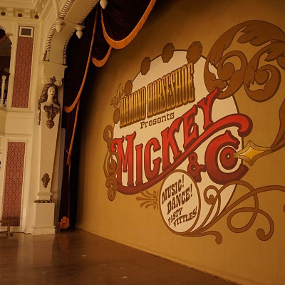 ディナーショーのミッキー＆カンパニー開演前