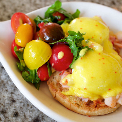 一階グランドフロリディアンカフェの朝食「ロブスターベネディクト」