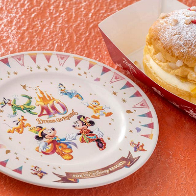 ブリオッシュサンド(カスタードホイップ＆オレンジ)、スーベニアプレート付き（ディズニー40周年スーベニアグッズ）