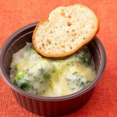 ブロッコリーとモントレー・ジャックのチーズフォンデュ風