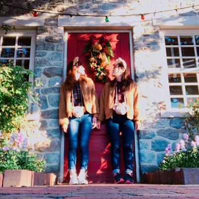 茶色のジャケットコーデ