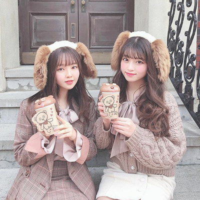 カフェカラーニット×ふわふわスヌーピーカチューシャ