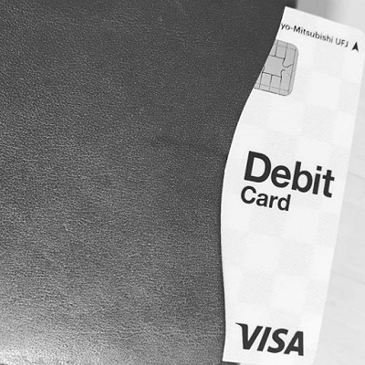 デビットカードやプリペイドカードは使える？