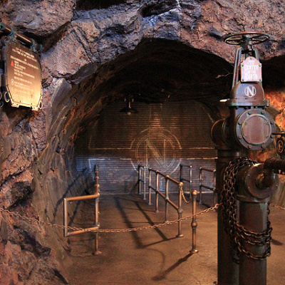 センター・オブ・ジ・アースファンには耳より情報の「モンスター」