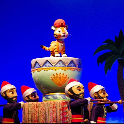 太鼓をたたくチャンドゥ