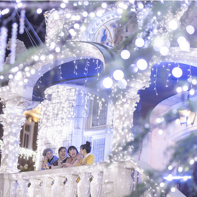 クリスタルに包まれるチャペル