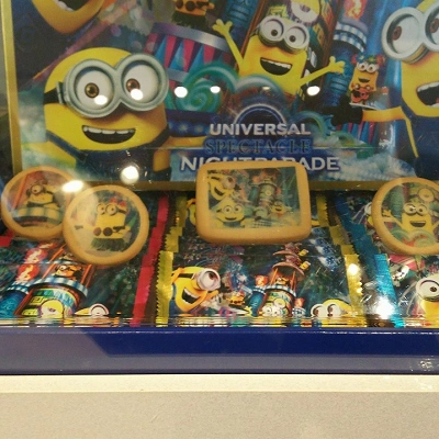 キャラクターがカラーでプリントされている/USJ ミニオンプリントクッキーナイトパレード(1,600円)