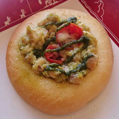 チキン＆マヨネーズフォカッチャ（ジェノヴェーゼ風）