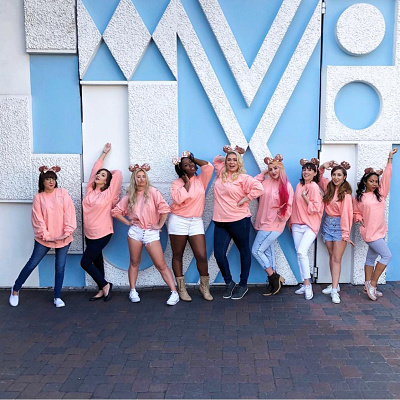 カラートップスコーデ