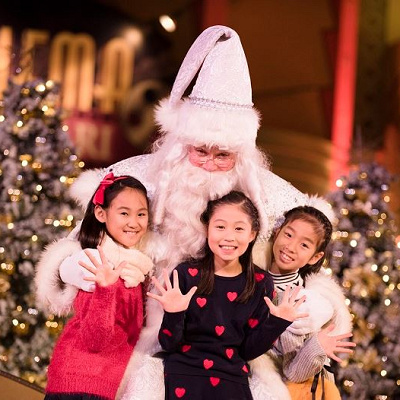 ホワイトサンタと記念写真