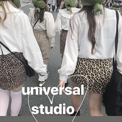 【2人以上の双子コーデ】白ブラウス×ヒョウ柄