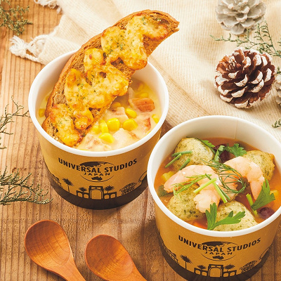 （写真左）たっぷりコーン＆チキンのコーンスープ タルティーヌ添え