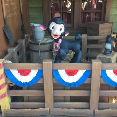 トレーディングポスト前のダニー