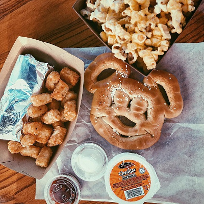 おいしそうなミッキー型プレッツェル