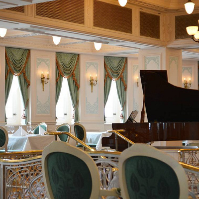 時間帯によってはピアノの生演奏も