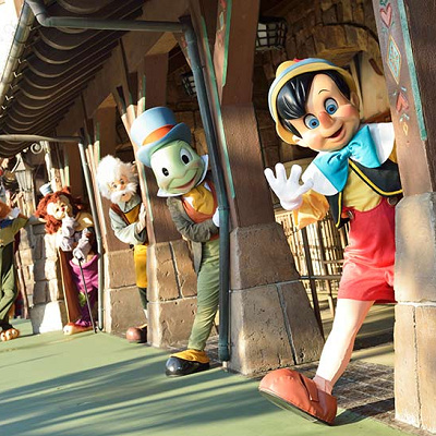 監督はロバート・ゼメキス