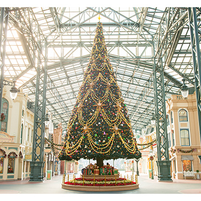 ディズニーランドのクリスマスツリー