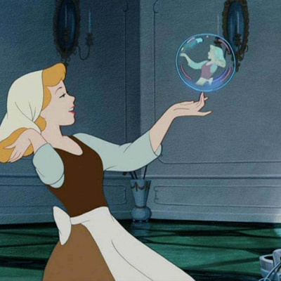 ディズニー版シンデレラは、映画公開当時の女性たちがモデル