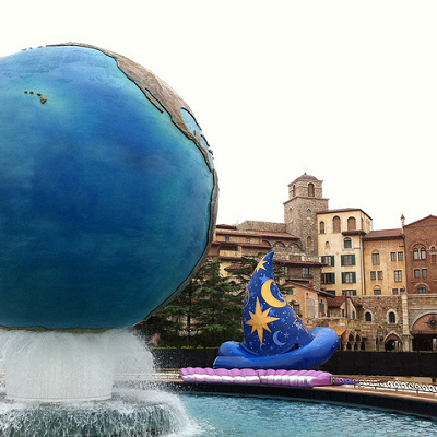 ディズニーシーのシンボルとミッキーの帽子