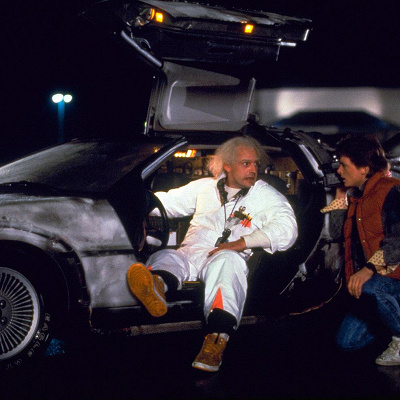 デロリアンに乗るドク